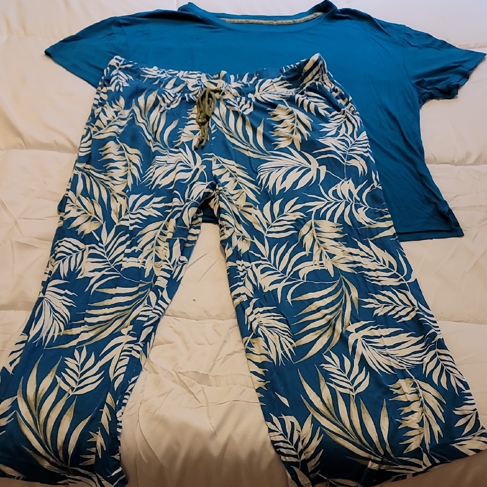 Blue Leaf Print Women's Pajamas